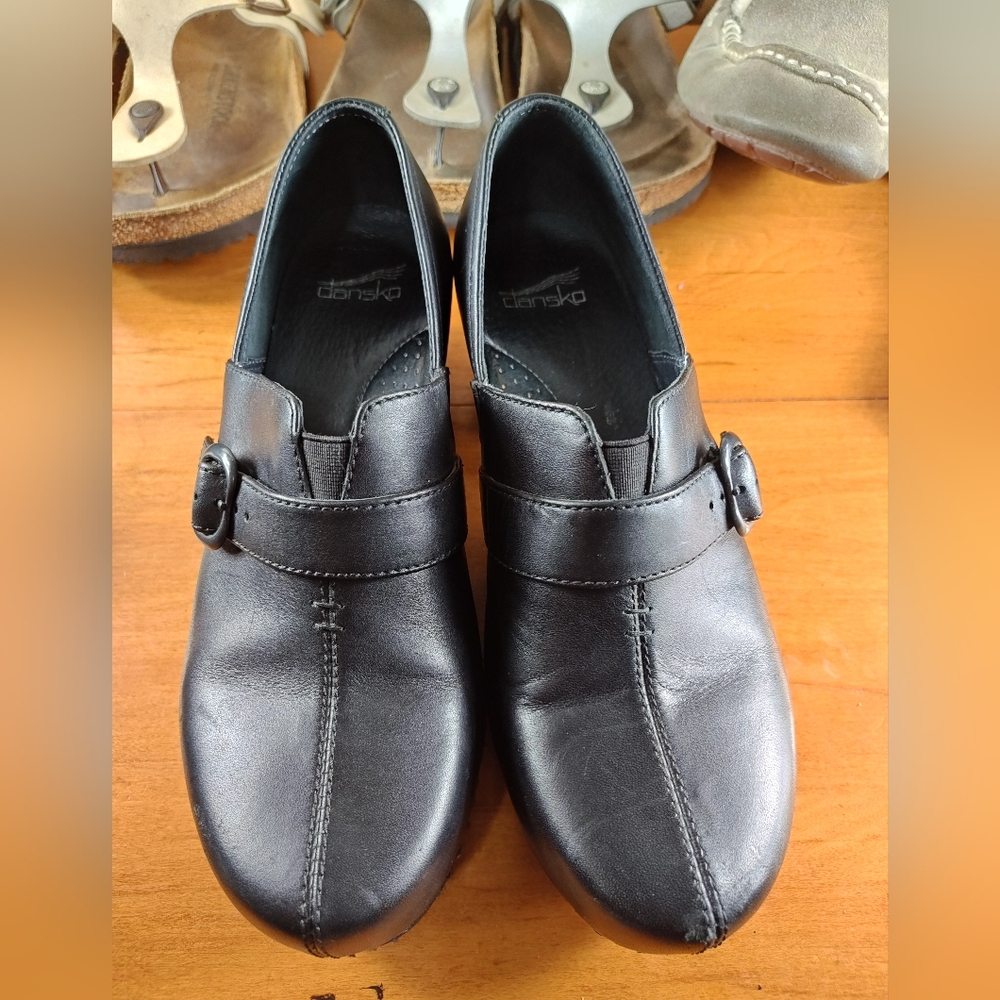 Dansko Solstice Black Leather Split Toe Button Strap Clog – Women’s Size 39 - Picture 2 of 12